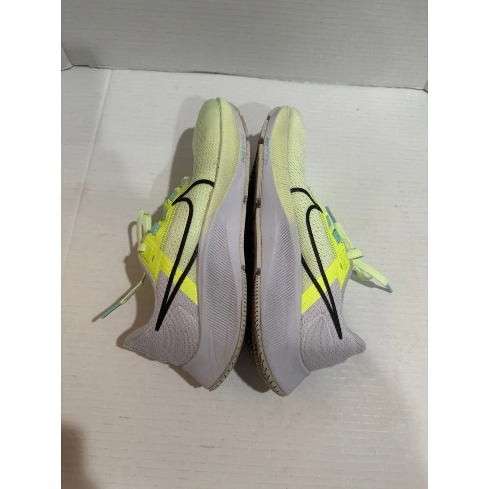 Nike Air Zoom Pegasus 38 (women's), colorway Volt/Light Lemon, size 8.5